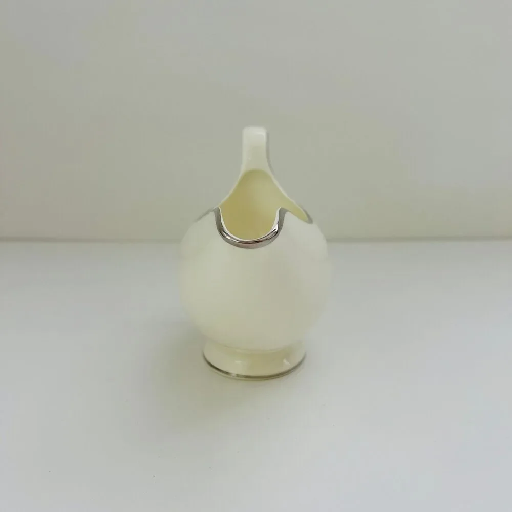 WEDGWOOD Majesty Platinum Gravy Sauce Boat